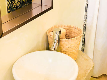 Vessel sink and woven basket