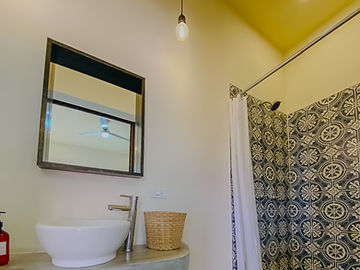Bathroom with shower, mirror and decorative tile
