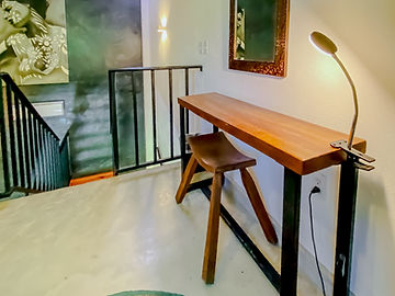 Consola de madera con banco