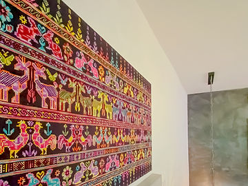 Textil mexicano bordado de colores